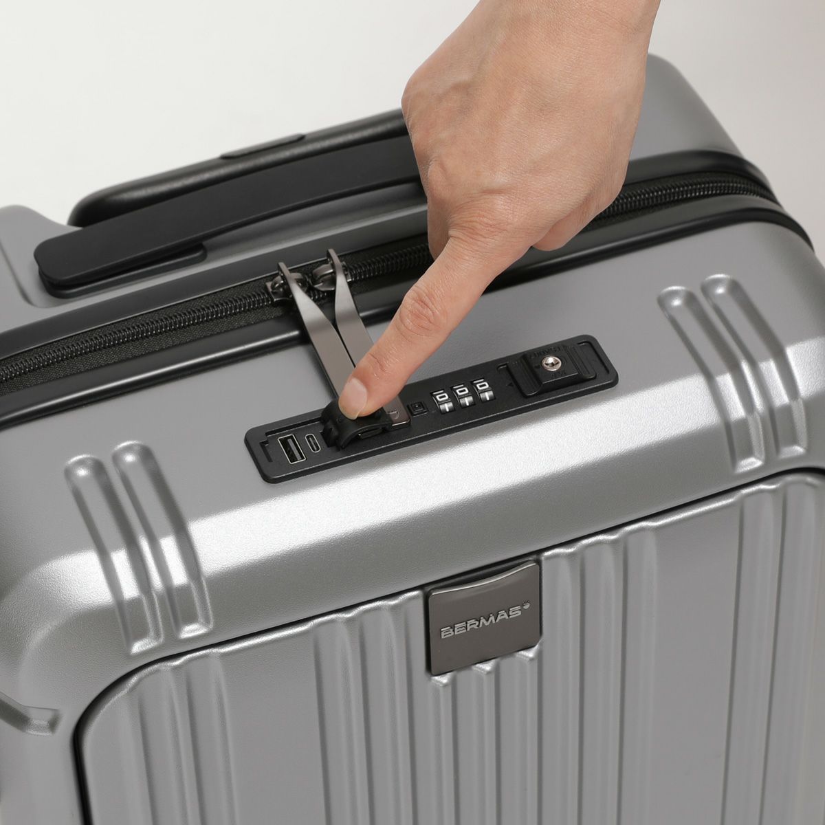 インターシティ2 プロ ワンタッチフロントオープン36L 48cm